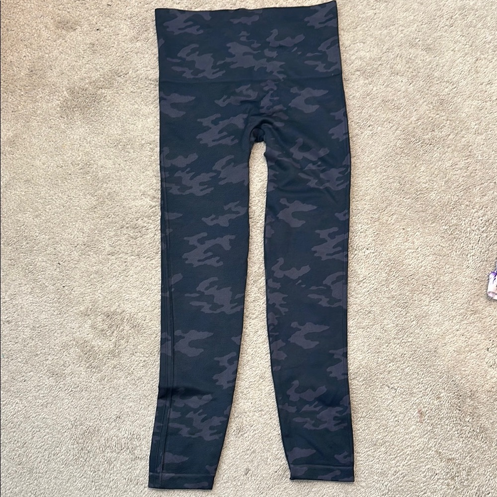 SPANX camo Capri leggings